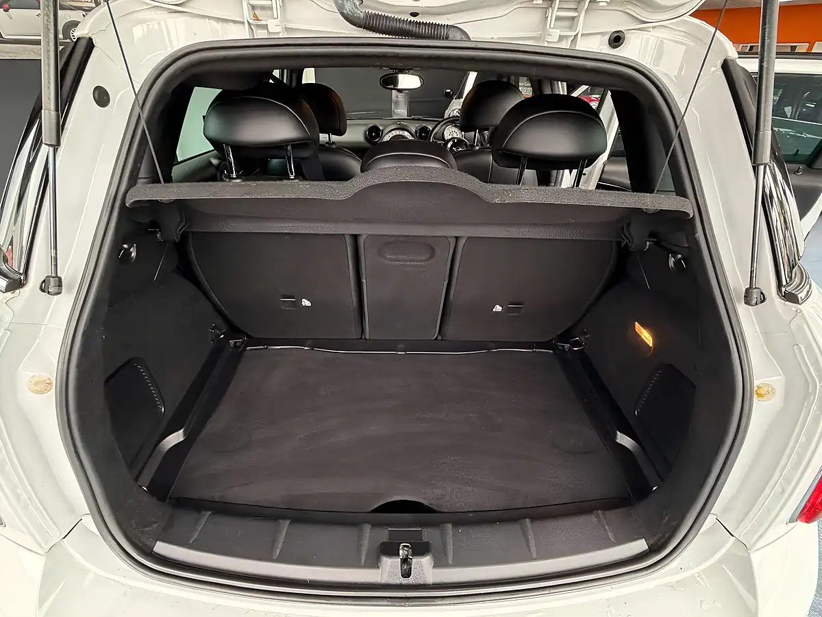 Used 2014 MINI Countryman Cooper White - Interior and Exterior details 9