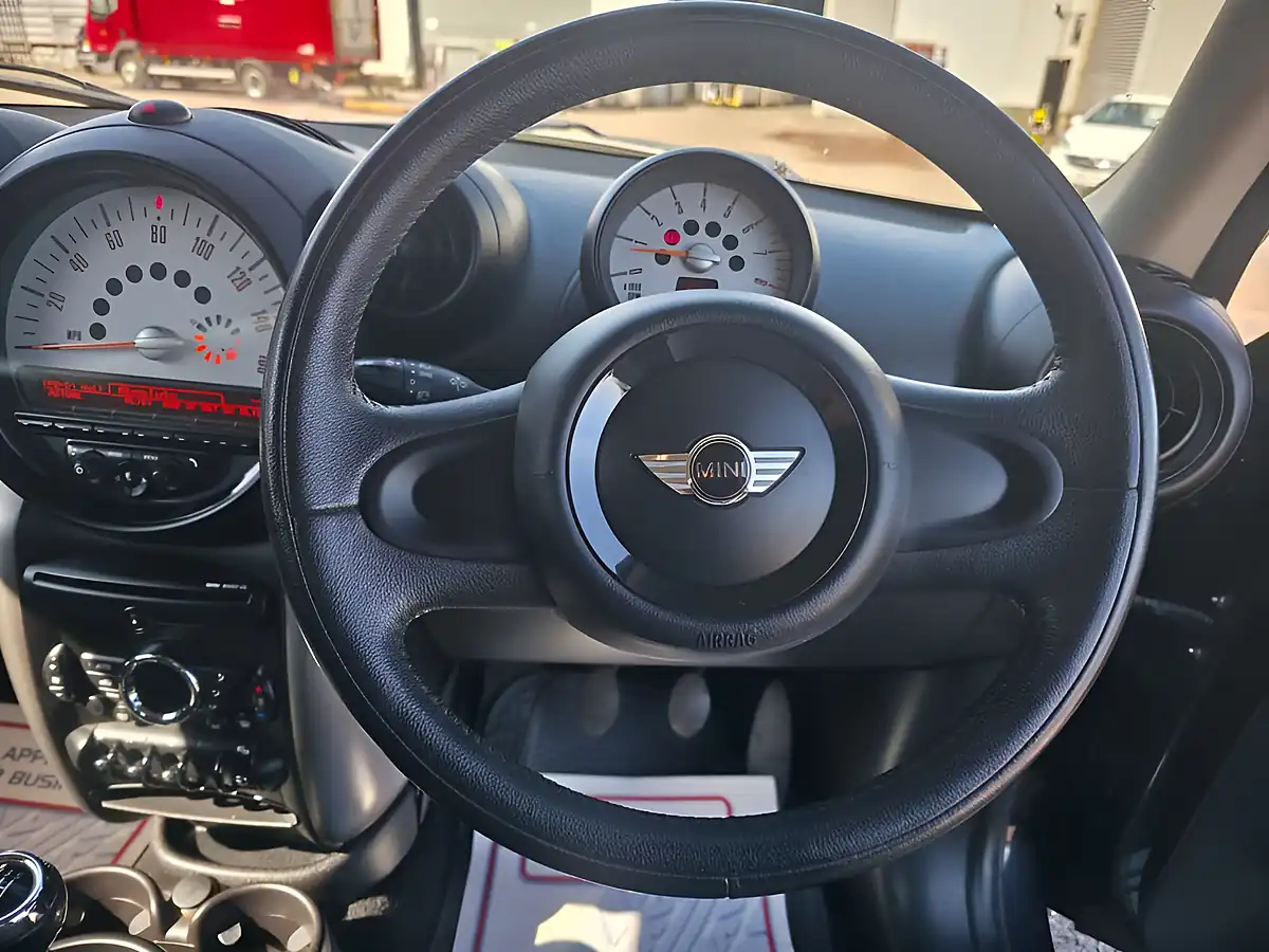 Used 2014 MINI Countryman One Black - Interior and Exterior details 12
