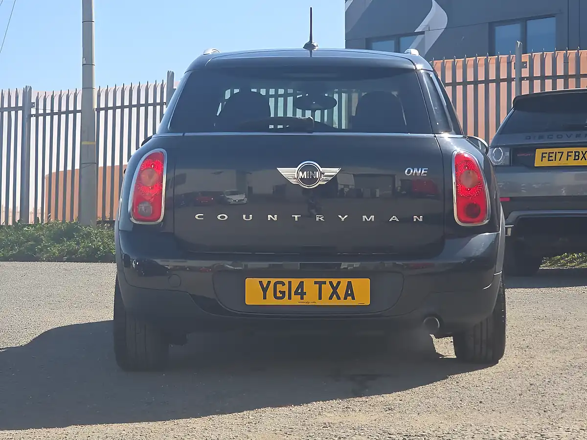 Used 2014 MINI Countryman One Black - Interior and Exterior details 16