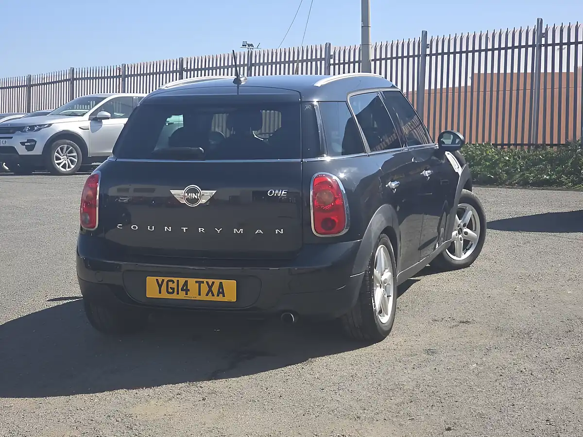 Used 2014 MINI Countryman One Black - Interior and Exterior details 17