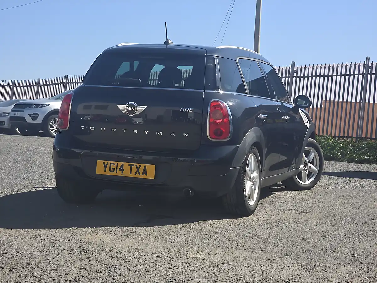 Used 2014 MINI Countryman One Black - Interior and Exterior details 3