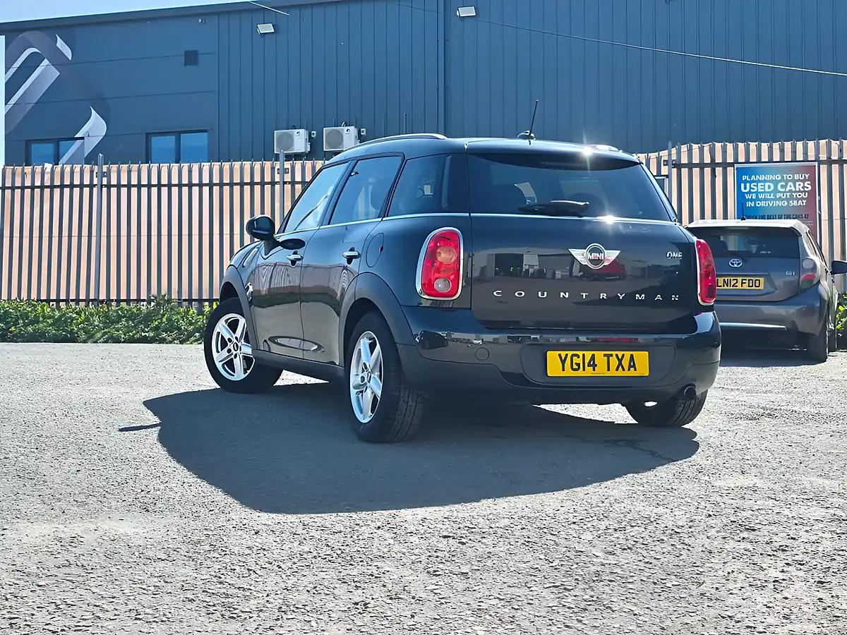 Used 2014 MINI Countryman One Black - Interior and Exterior details 4