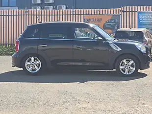 Used 2014 MINI Countryman One Black - Interior and Exterior details 5
