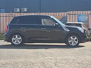 Used 2014 MINI Countryman One Black - Interior and Exterior details 7
