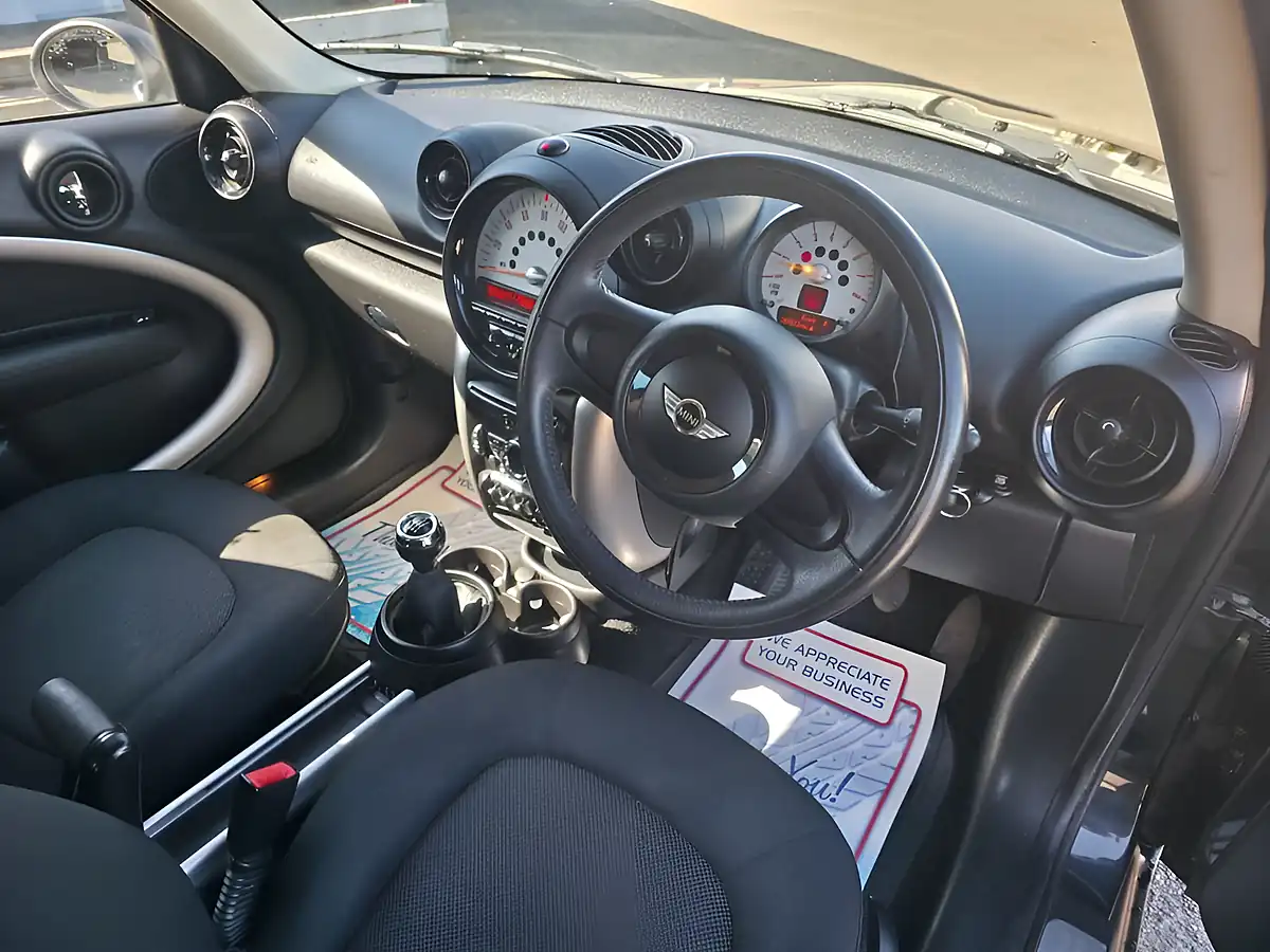 Used 2014 MINI Countryman One Black - Interior and Exterior details 8