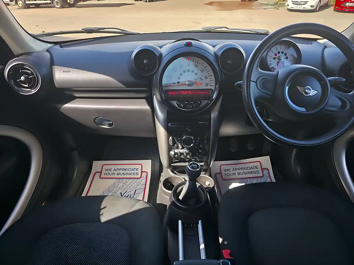 Used 2014 MINI Countryman One Black - Interior and Exterior details 9
