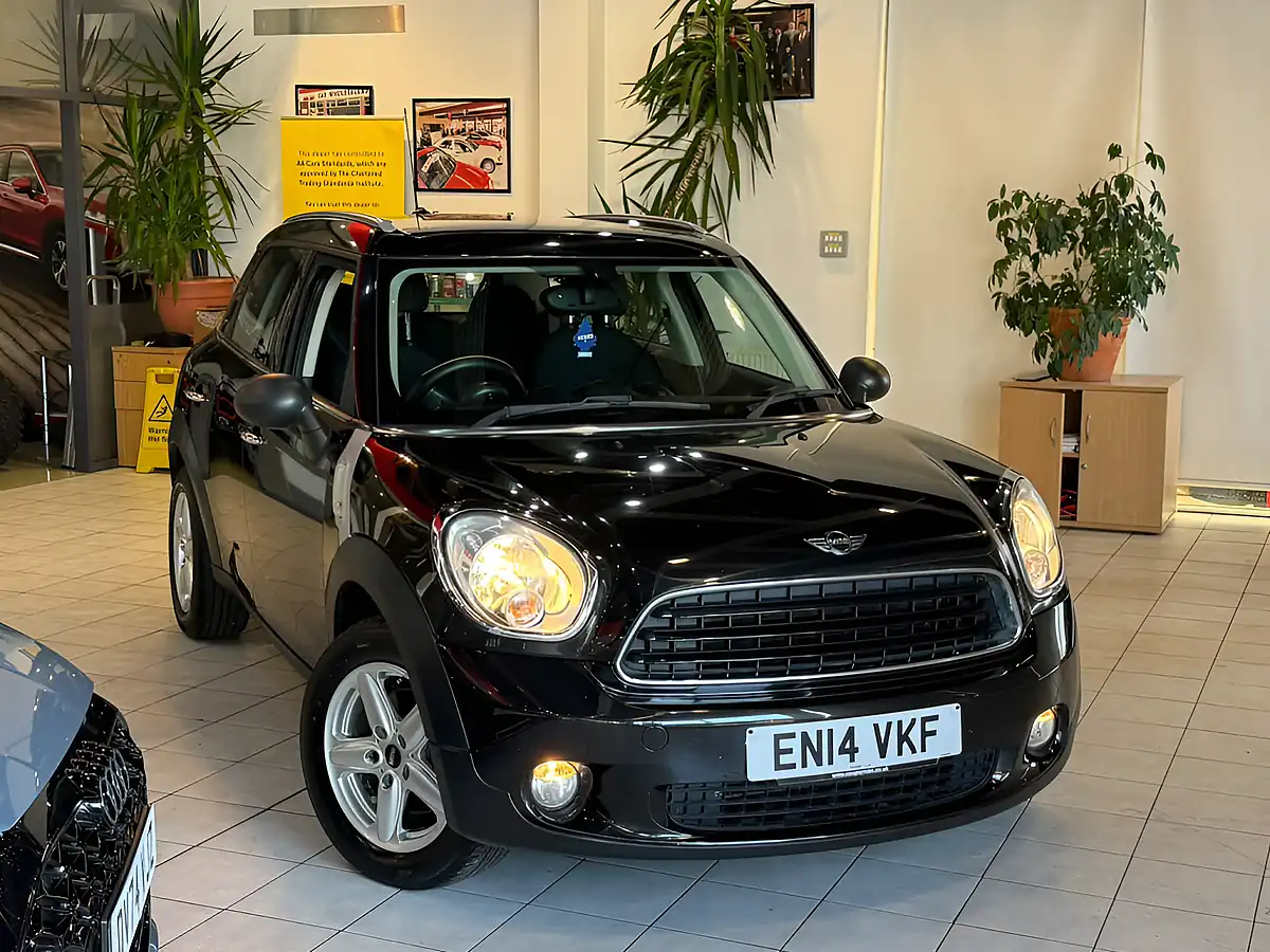 Used 2014 MINI Countryman One Black - Front View