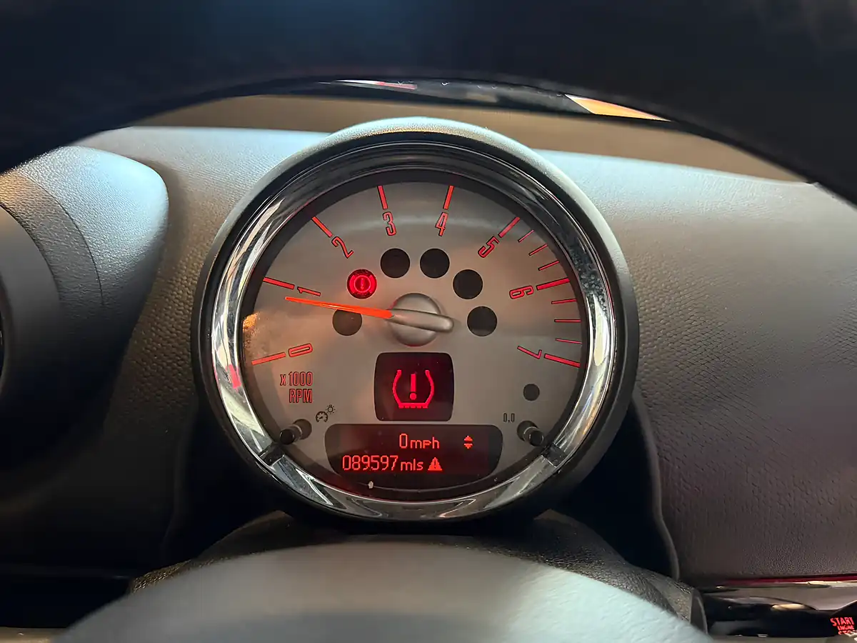Used 2014 MINI Countryman One Black - Interior and Exterior details 14