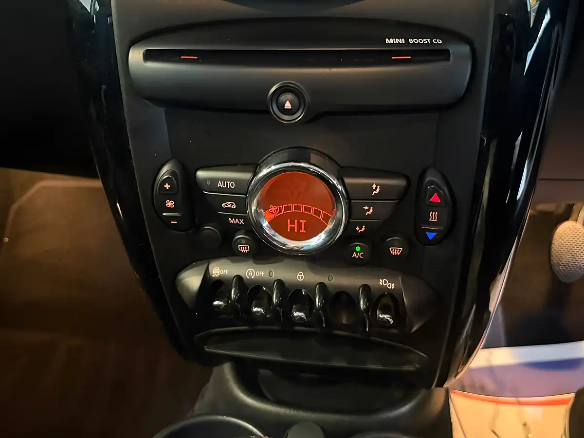 Used 2014 MINI Countryman One Black - Interior and Exterior details 17