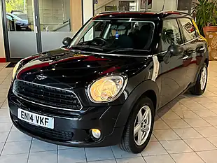 Used 2014 MINI Countryman One Black - Interior and Exterior details 4