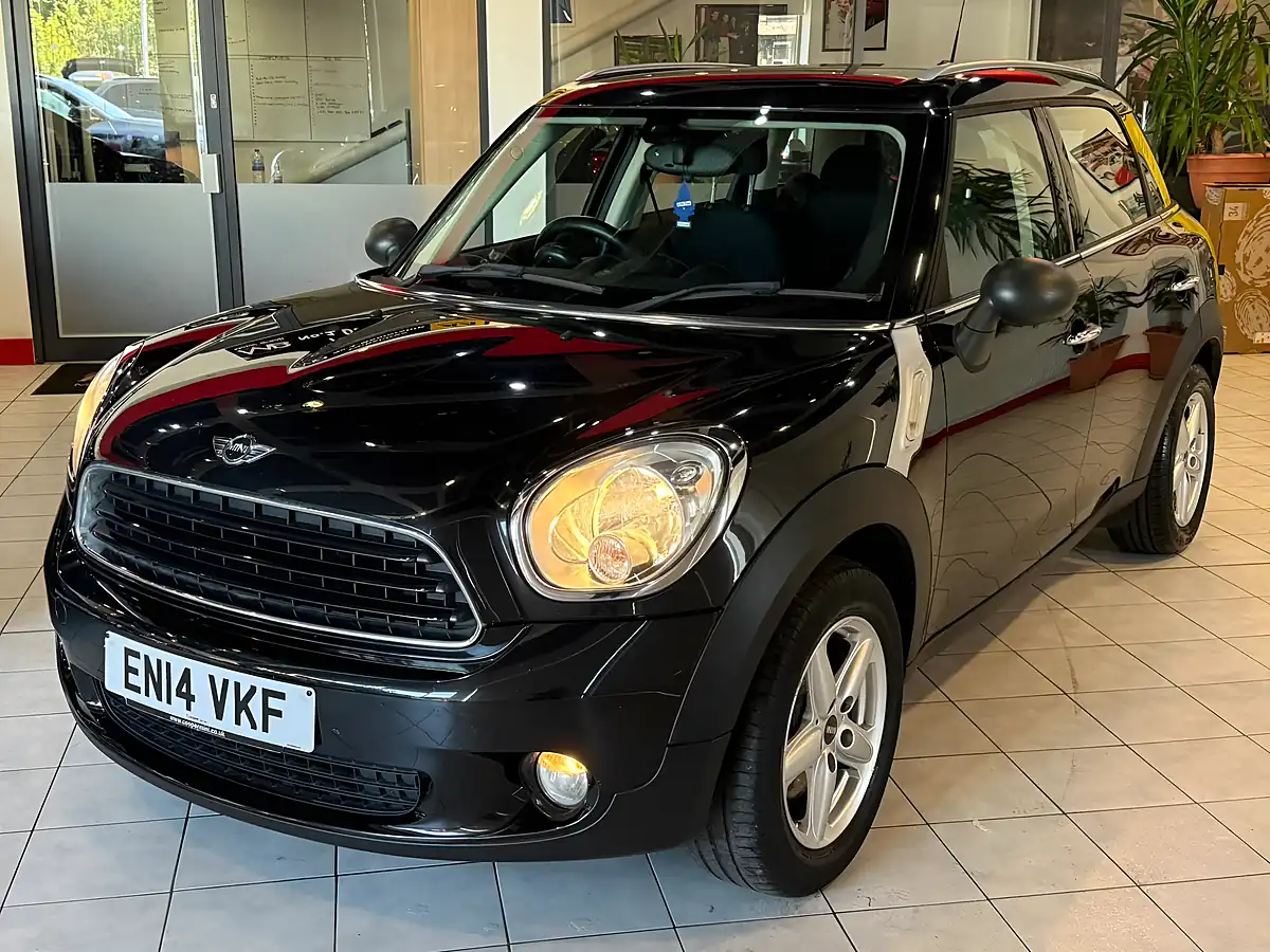 Used 2014 MINI Countryman One Black - Interior and Exterior details 4