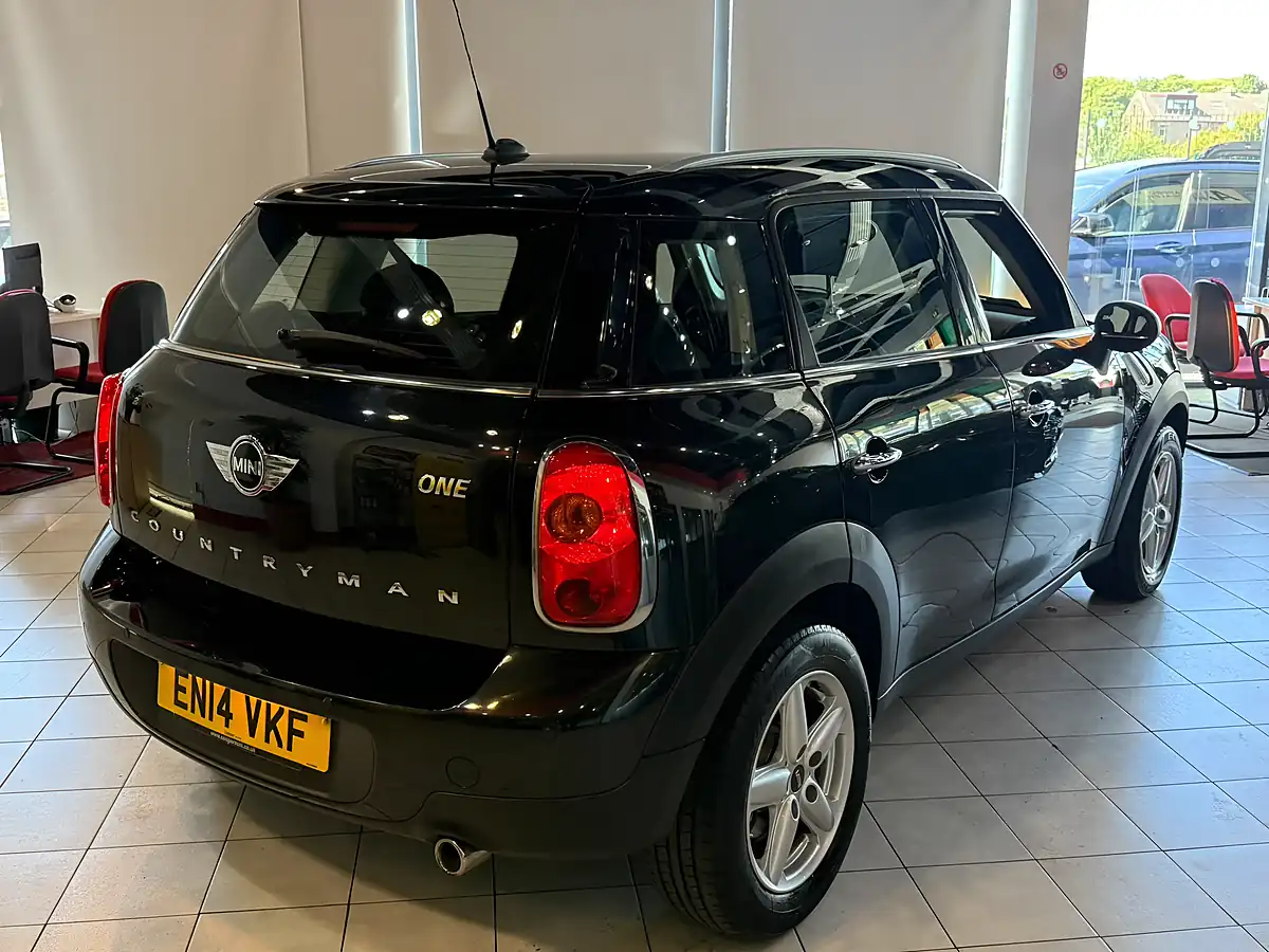 Used 2014 MINI Countryman One Black - Interior and Exterior details 9