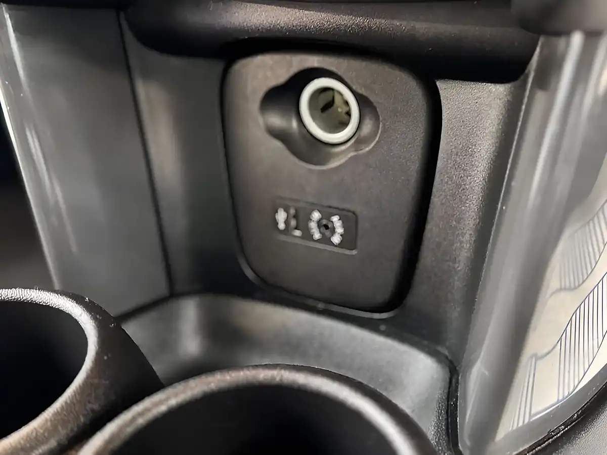 Used 2014 MINI Hatch Cooper Black - Interior and Exterior details 13