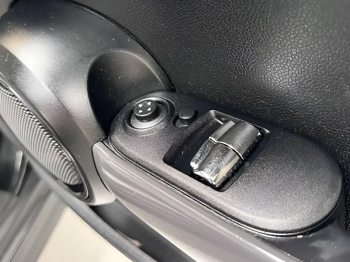 Used 2014 MINI Hatch Cooper Black - Interior and Exterior details 15