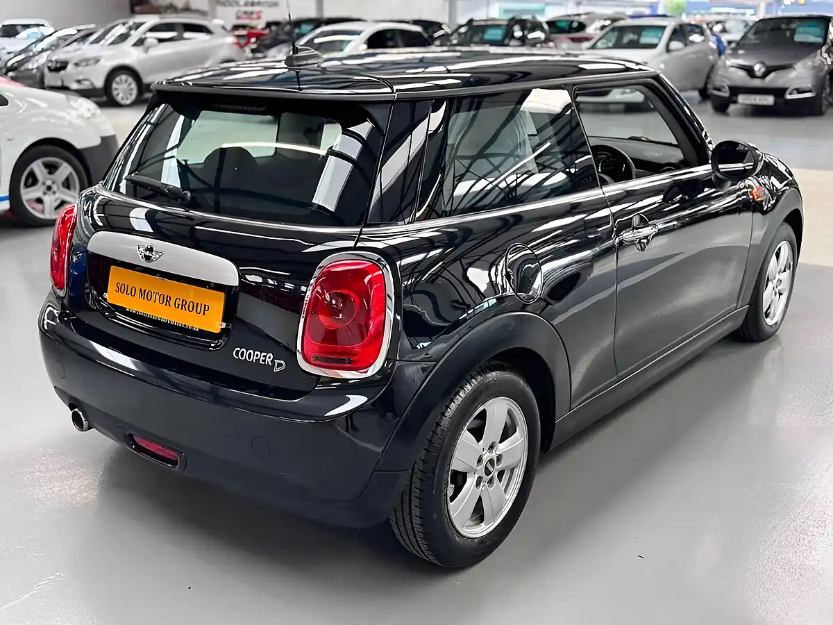 Used 2014 MINI Hatch Cooper Black - Interior and Exterior details 2