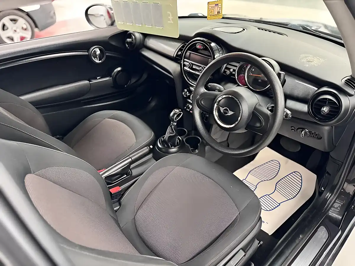 Used 2014 MINI Hatch Cooper Black - Interior and Exterior details 3