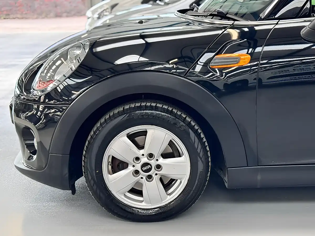 Used 2014 MINI Hatch Cooper Black - Interior and Exterior details 6