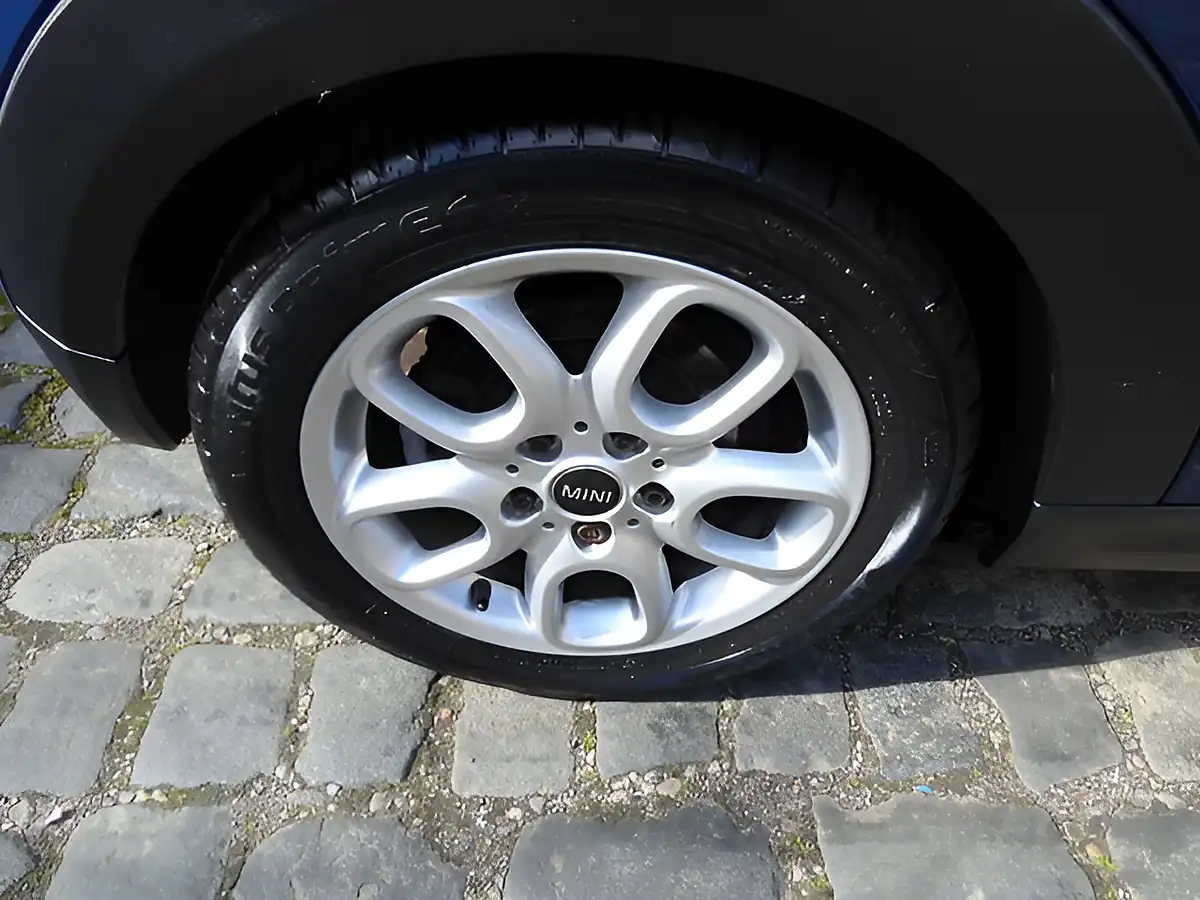 Used 2014 MINI Hatch Cooper Blue - Interior and Exterior details 10