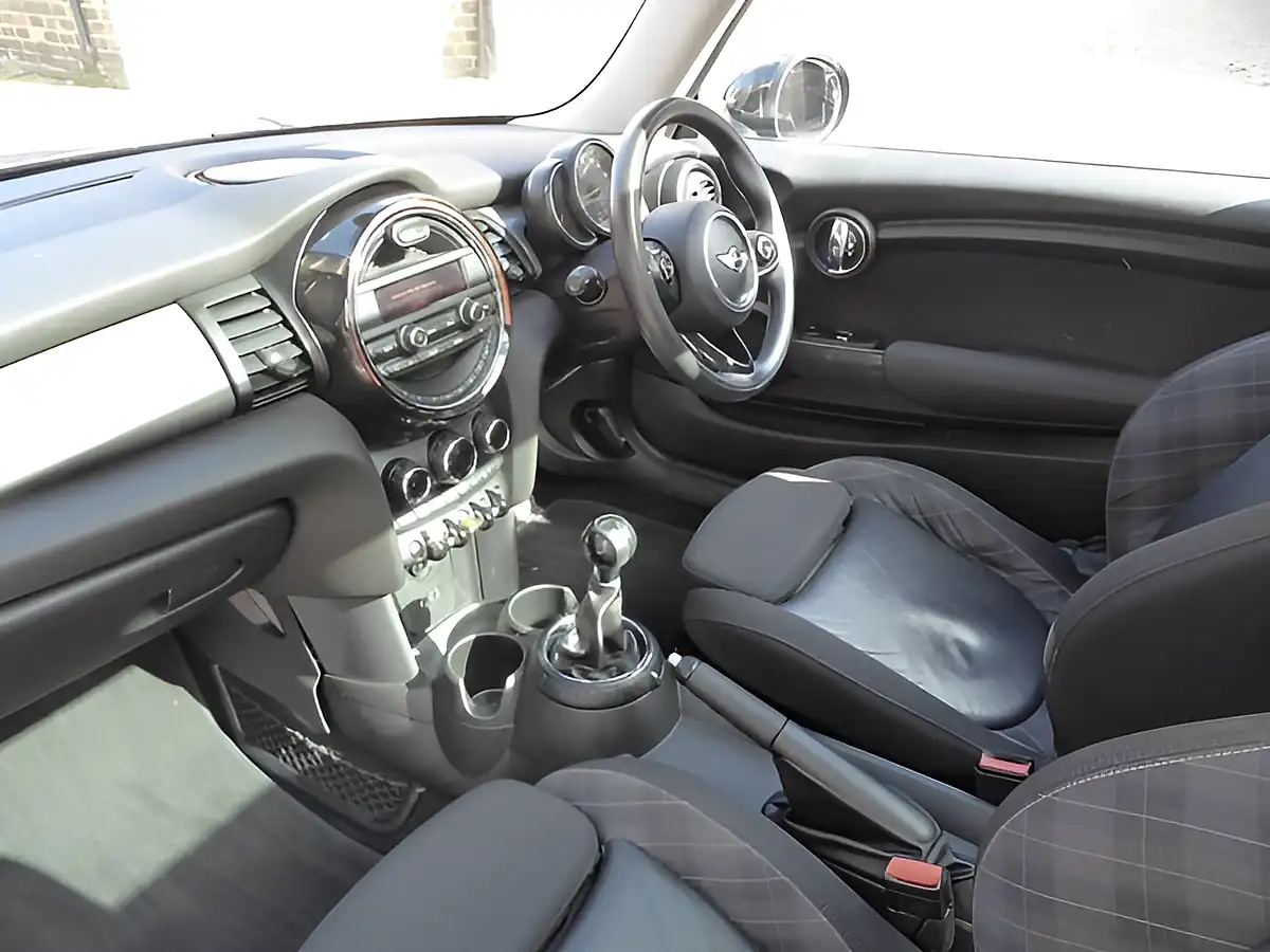 Used 2014 MINI Hatch Cooper Blue - Interior and Exterior details 12