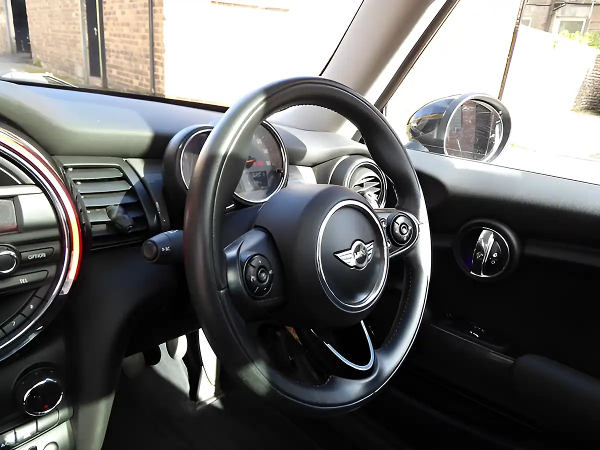 Used 2014 MINI Hatch Cooper Blue - Interior and Exterior details 13