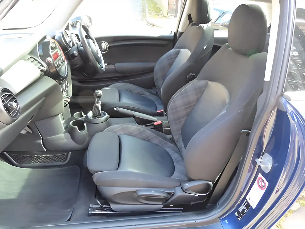 Used 2014 MINI Hatch Cooper Blue - Interior and Exterior details 14
