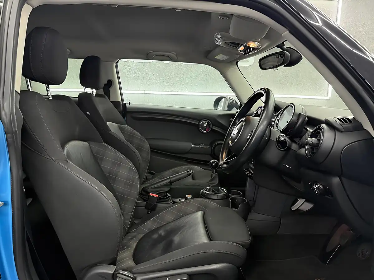 Used 2014 MINI Hatch Cooper Blue - Interior and Exterior details 14