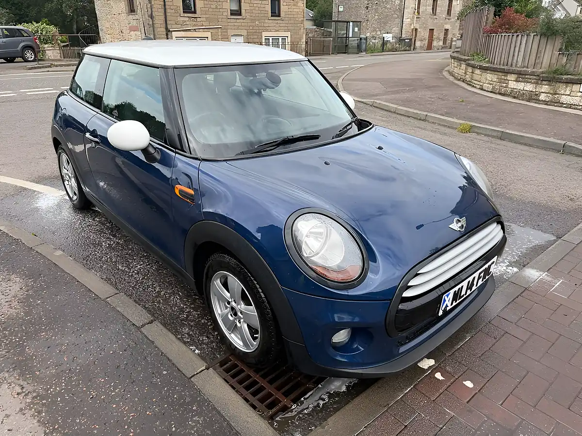 Used 2014 MINI Hatch Cooper Blue - Interior and Exterior details 4