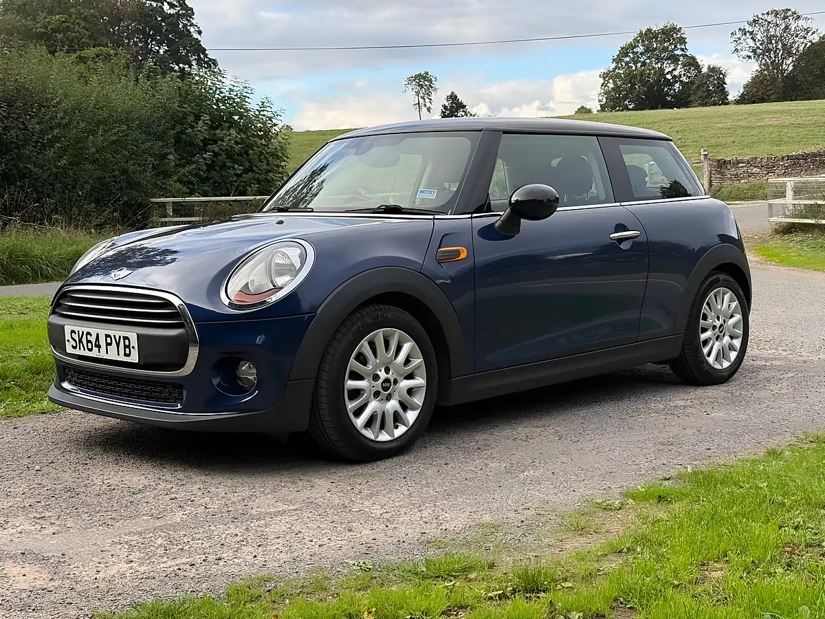 Used 2014 MINI Hatch Cooper Blue - Interior and Exterior details 10