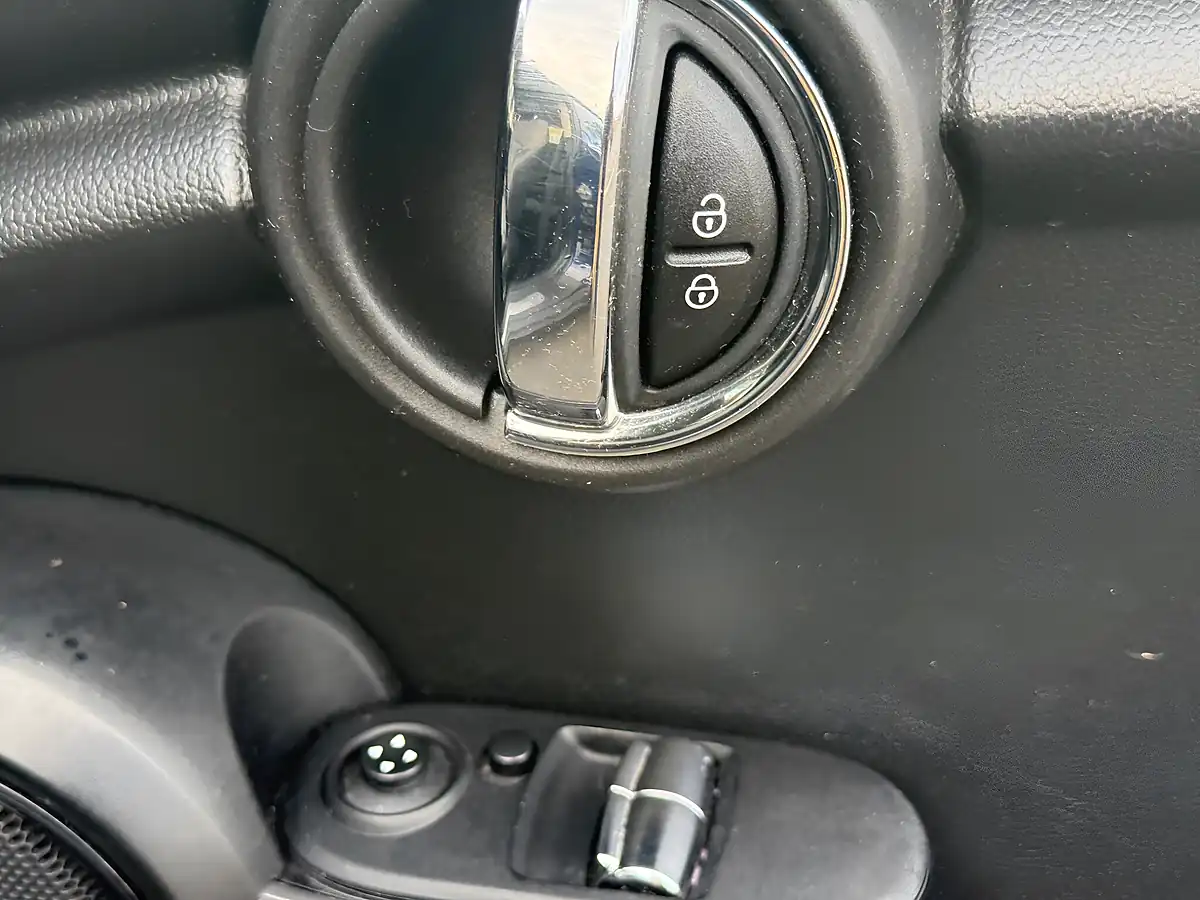 Used 2014 MINI Hatch Cooper Blue - Interior and Exterior details 12