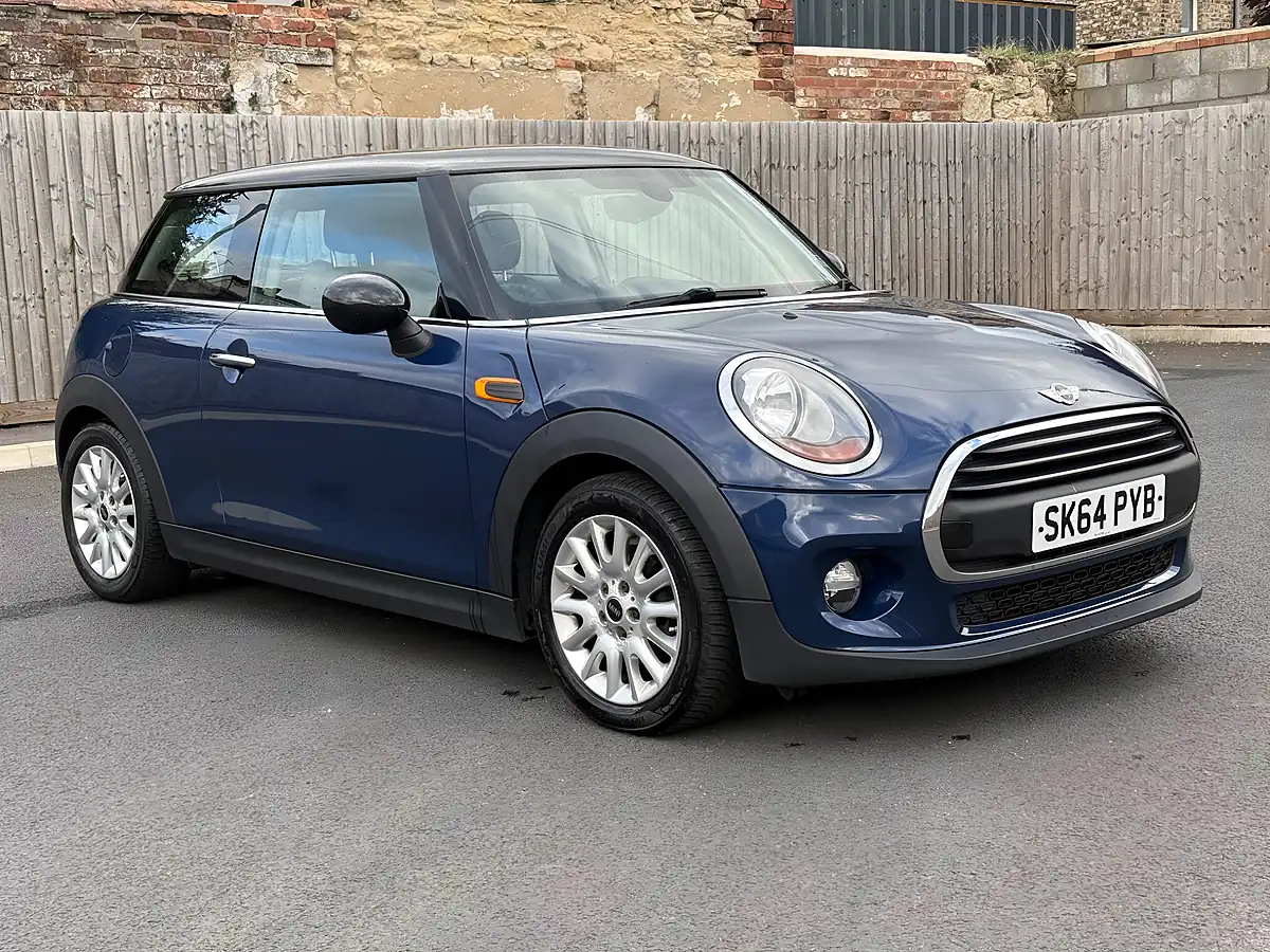 Used 2014 MINI Hatch Cooper Blue - Interior and Exterior details 16