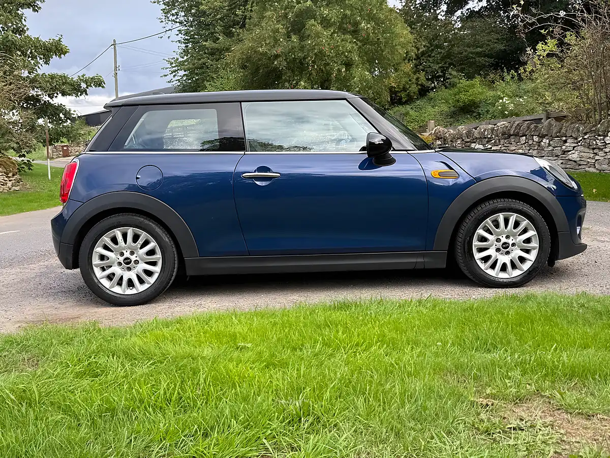 Used 2014 MINI Hatch Cooper Blue - Interior and Exterior details 5