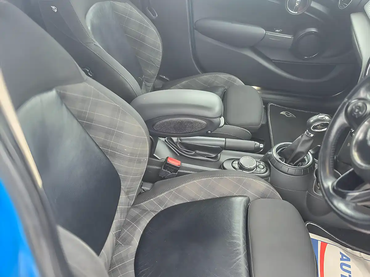 Used 2014 MINI Hatch Cooper Blue - Interior and Exterior details 11