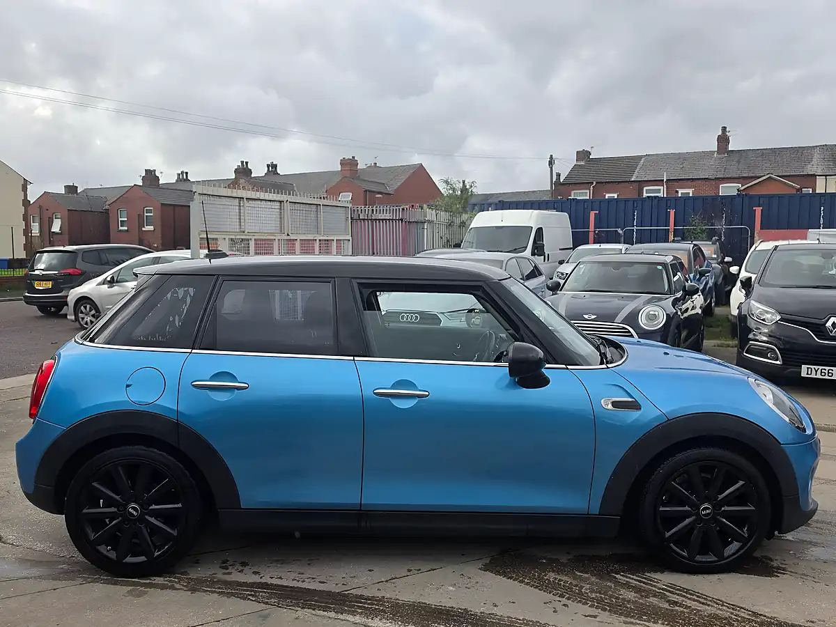 Used 2014 MINI Hatch Cooper Blue - Interior and Exterior details 8