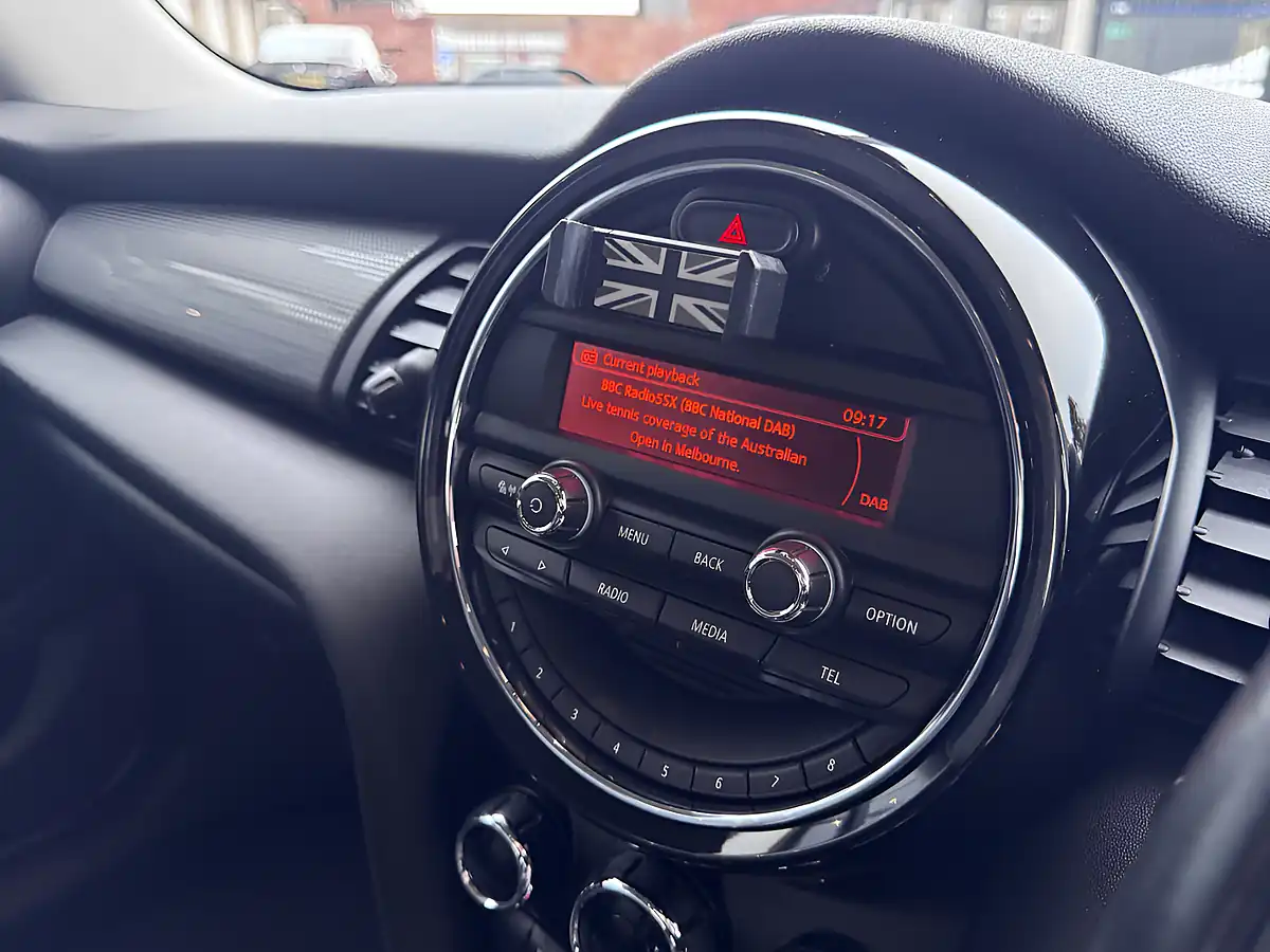 Used 2014 MINI Hatch Cooper (chili Ii Pack) White Silver - Interior and Exterior details 10