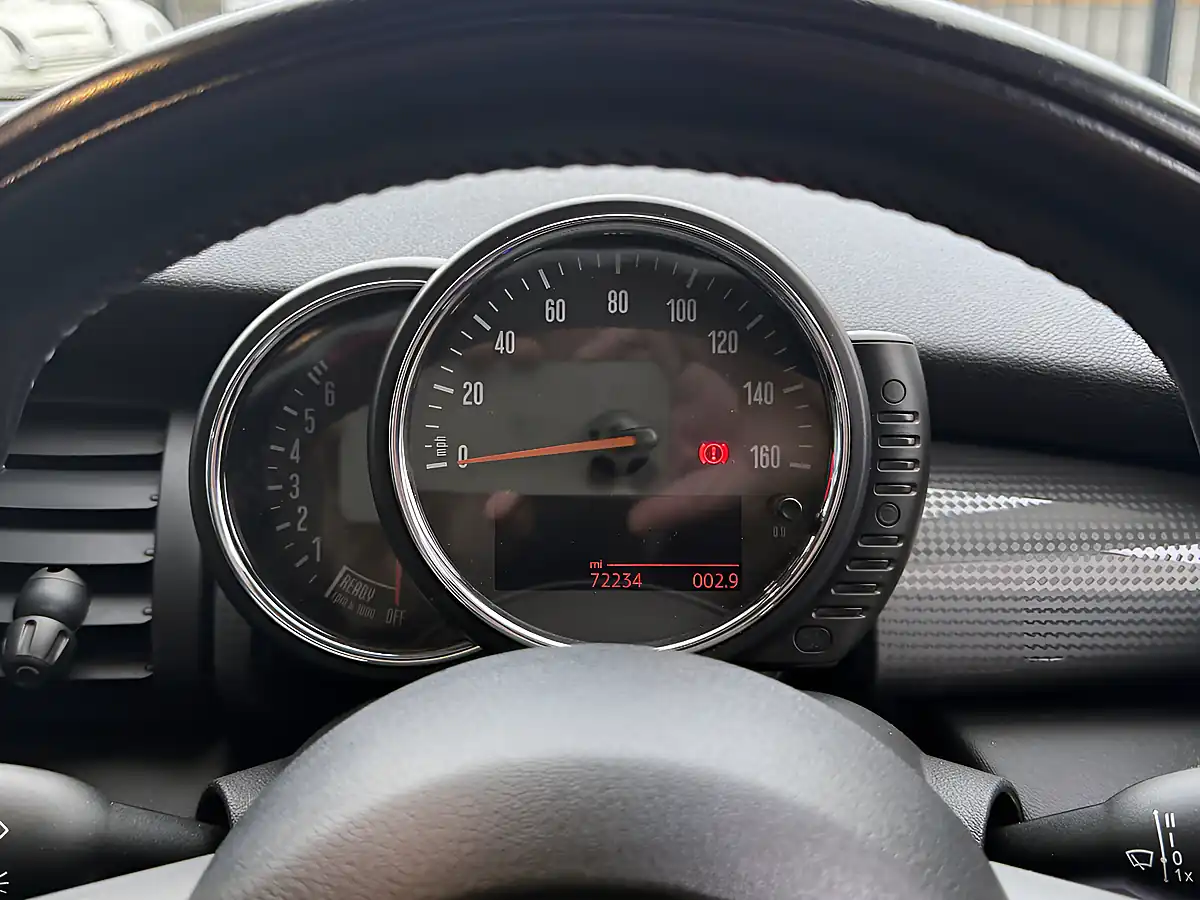 Used 2014 MINI Hatch Cooper (chili Ii Pack) White Silver - Interior and Exterior details 12