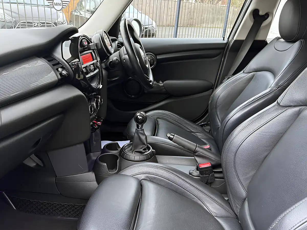 Used 2014 MINI Hatch Cooper (chili Ii Pack) White Silver - Interior and Exterior details 19