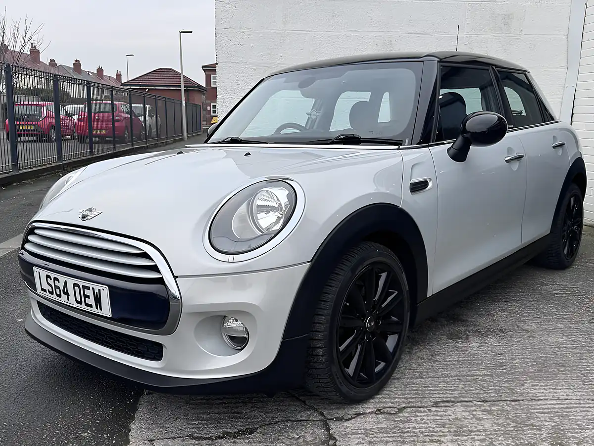 Used 2014 MINI Hatch Cooper (chili Ii Pack) White Silver - Interior and Exterior details 3