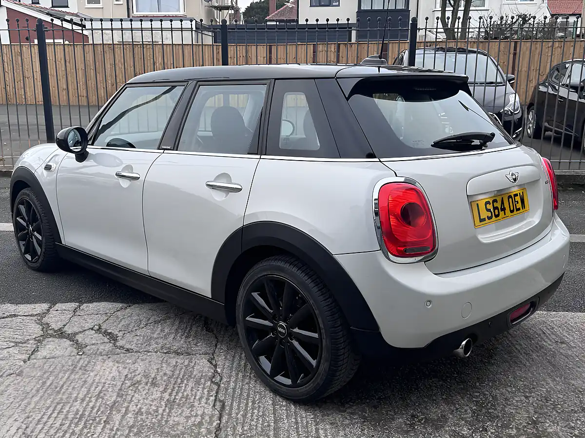 Used 2014 MINI Hatch Cooper (chili Ii Pack) White Silver - Interior and Exterior details 7