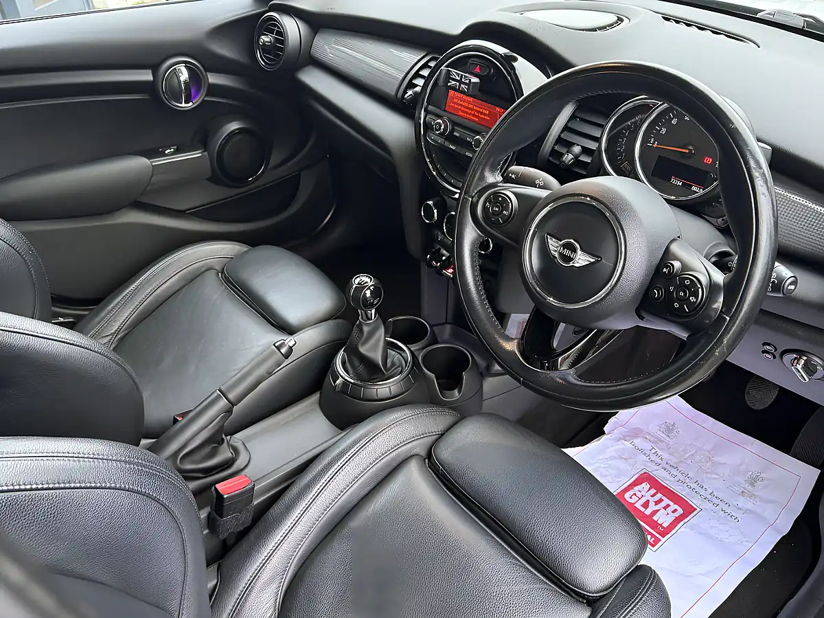 Used 2014 MINI Hatch Cooper (chili Ii Pack) White Silver - Interior and Exterior details 8