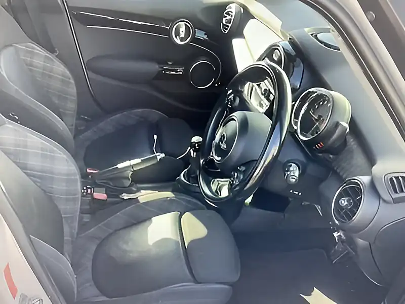 Used 2014 MINI Hatch Cooper (chili Ii Pack) White Silver Metallic - Interior and Exterior details 6