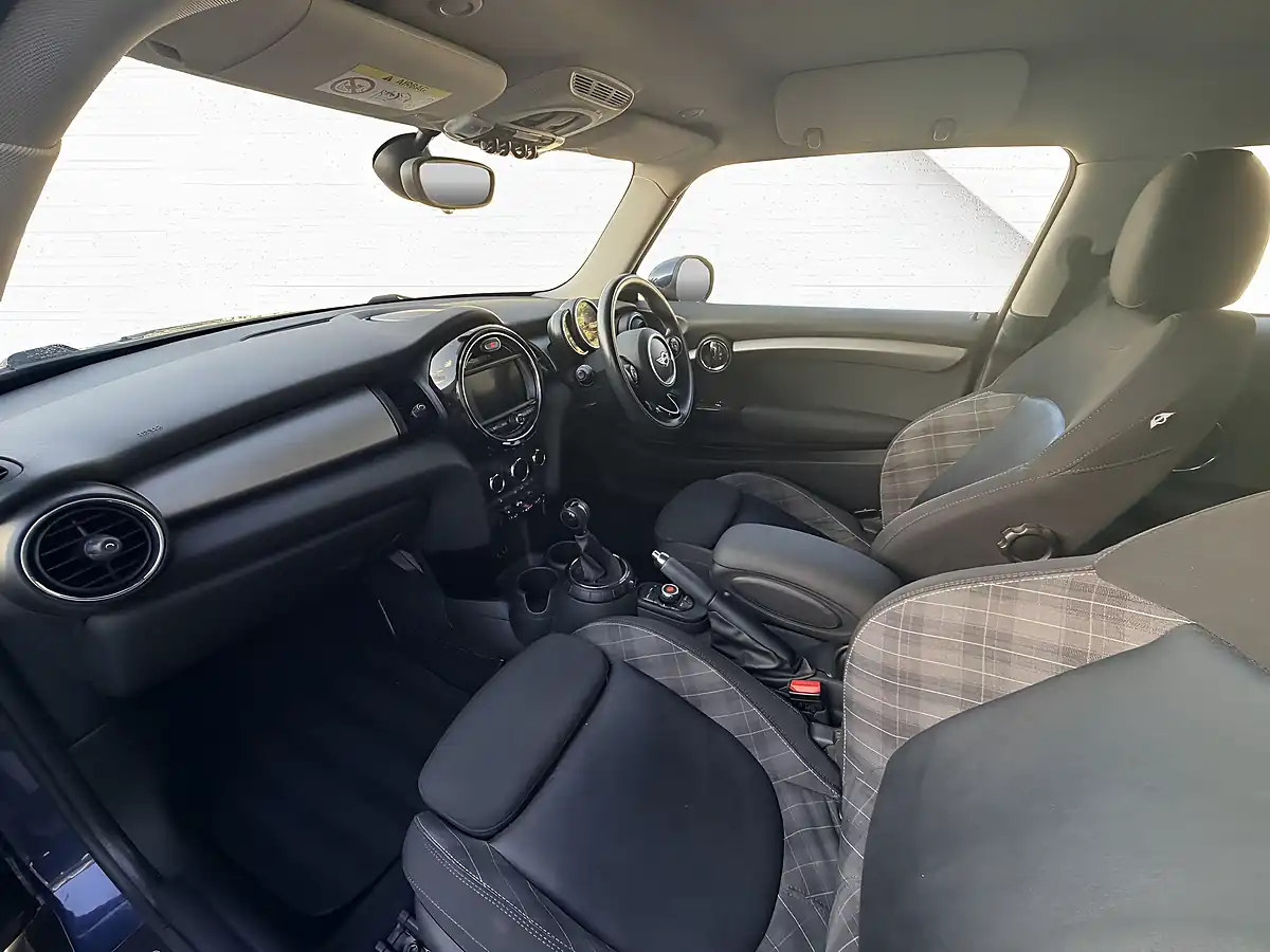 Used 2014 MINI Hatch Cooper Deep Blue - Interior and Exterior details 12