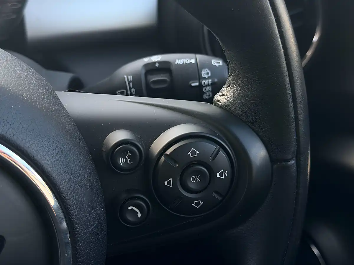 Used 2014 MINI Hatch Cooper Deep Blue - Interior and Exterior details 18