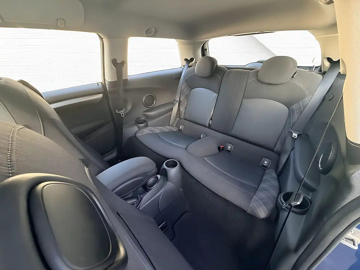 Used 2014 MINI Hatch Cooper Deep Blue - Interior and Exterior details 4