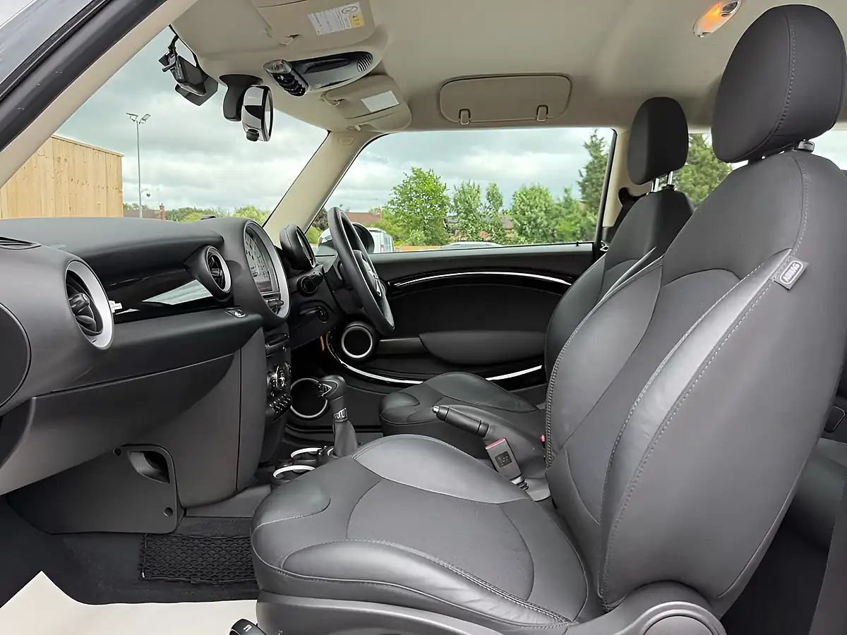 Used 2014 MINI Hatch Cooper Green - Interior and Exterior details 12