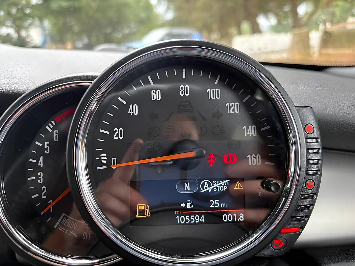 Used 2014 MINI Hatch Cooper Grey - Interior and Exterior details 18