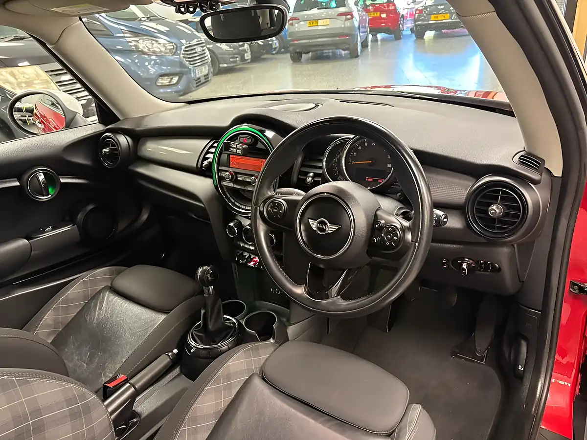 Used 2014 MINI Hatch Cooper Red - Interior and Exterior details 2