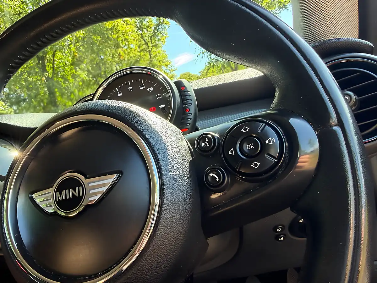 Used 2014 MINI Hatch Cooper Red - Interior and Exterior details 20