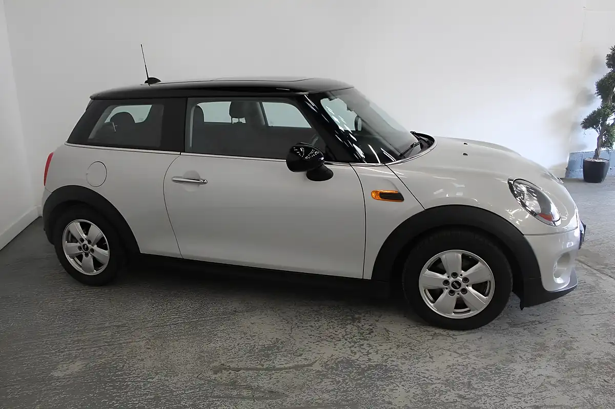 Used 2014 MINI Hatch Cooper Silver - Interior and Exterior details 3