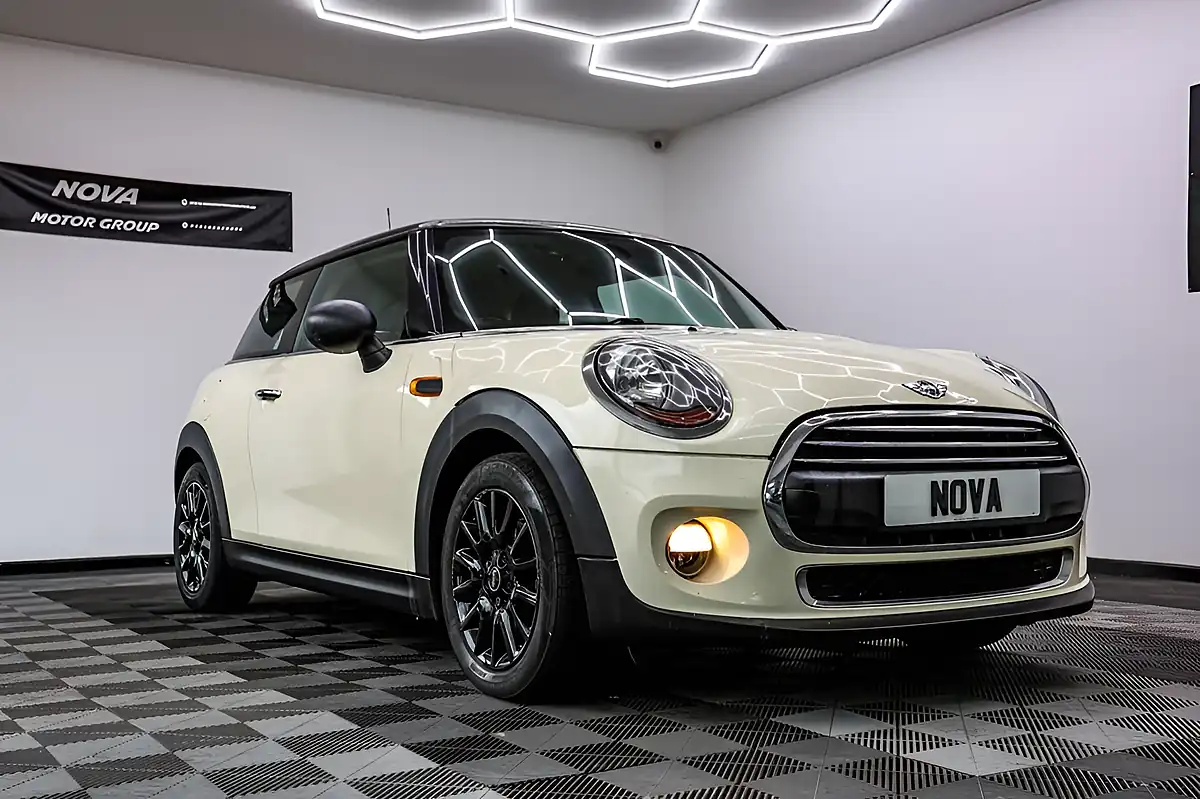 Used 2014 MINI Hatch Cooper White - Interior and Exterior details 3