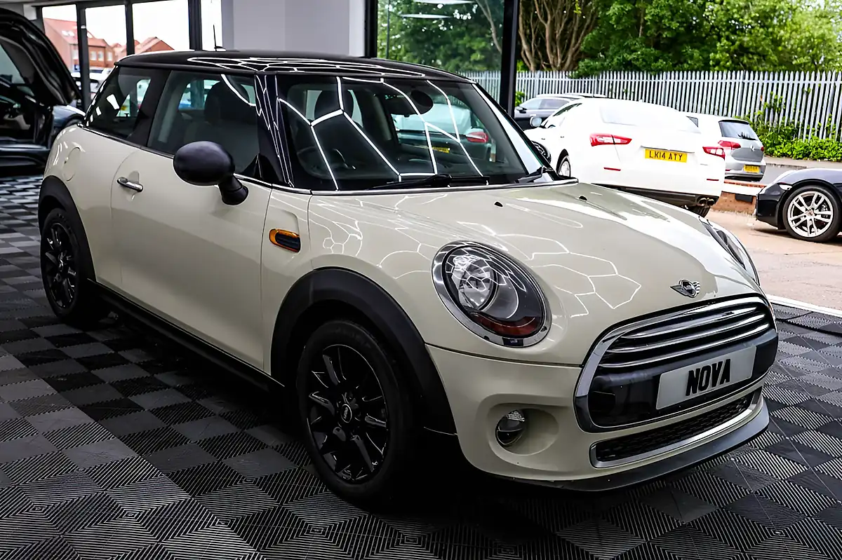 Used 2014 MINI Hatch Cooper White - Interior and Exterior details 9